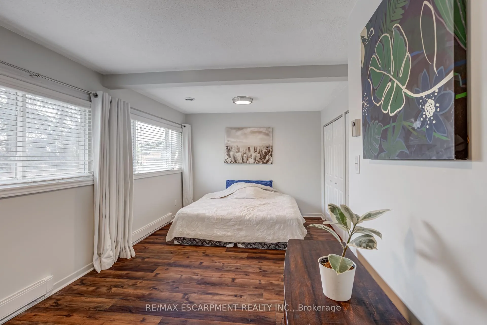 Photo 28 of Unit 5, 1560 Kerns Road, Burlington, Tyandaga — HOMEH