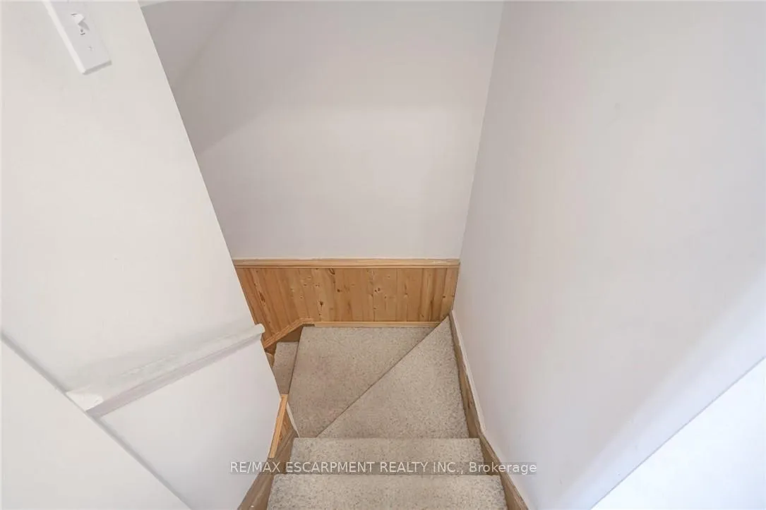 Photo 31 of Unit 5, 1560 Kerns Road, Burlington, Tyandaga — HOMEH
