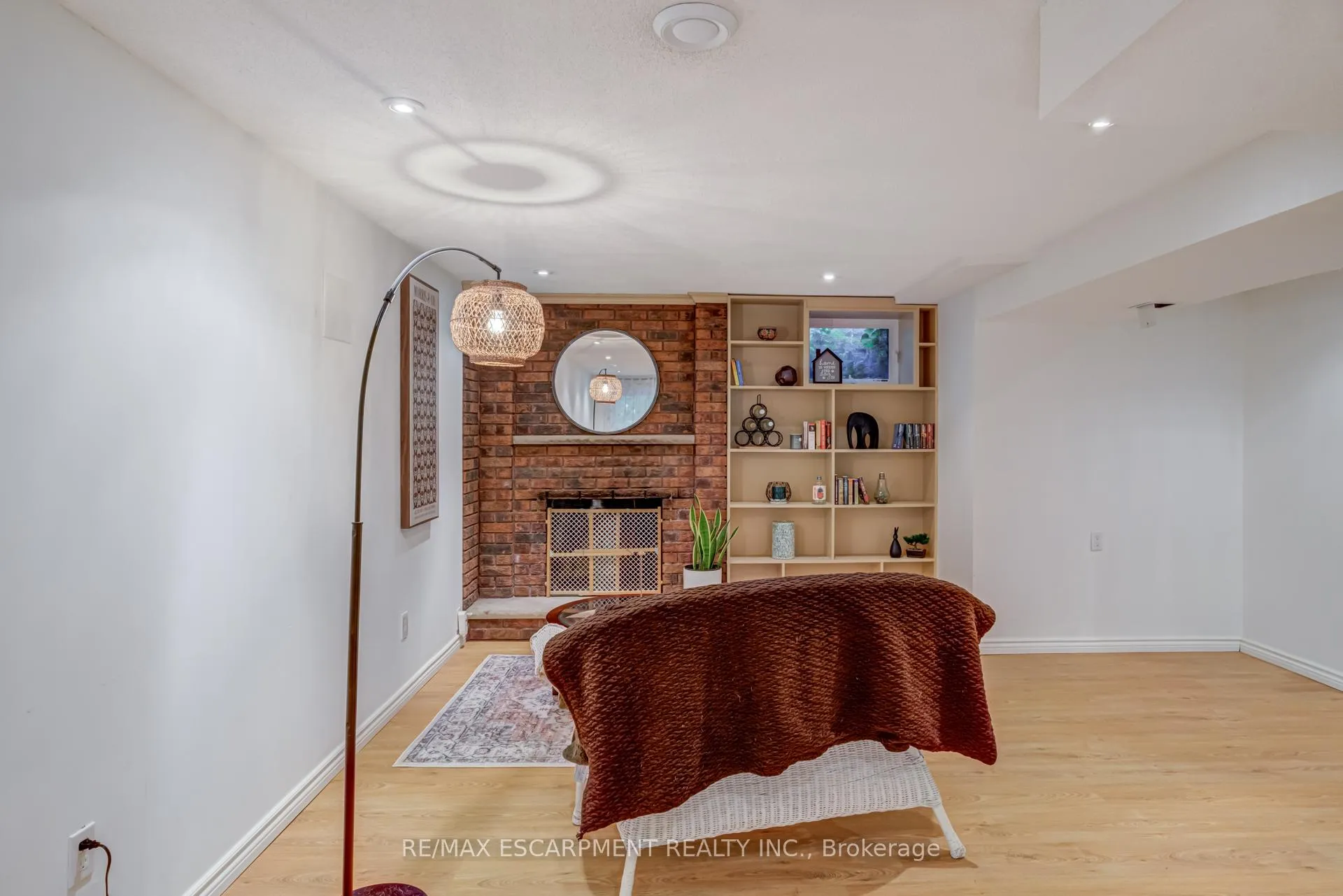 Photo 34 of Unit 5, 1560 Kerns Road, Burlington, Tyandaga — HOMEH