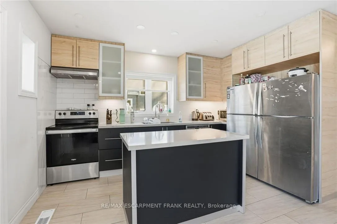 Photo 5 of 50 Broadway Avenue, Hamilton, Ainslie Wood — HOMEH