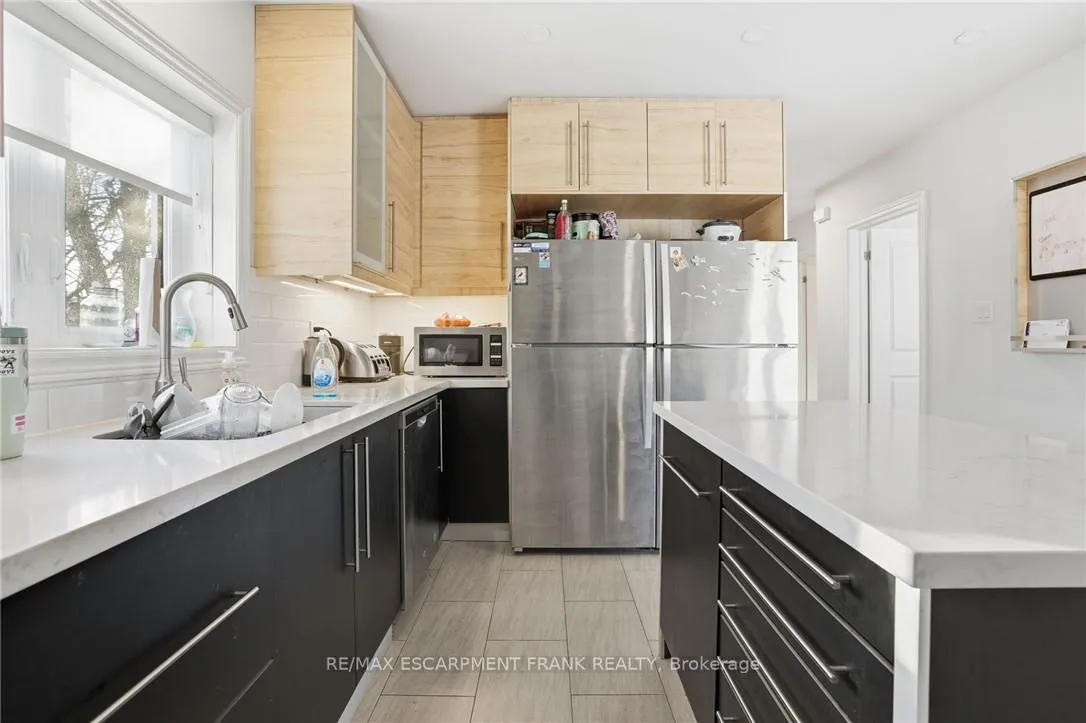 Photo 6 of 50 Broadway Avenue, Hamilton, Ainslie Wood — HOMEH