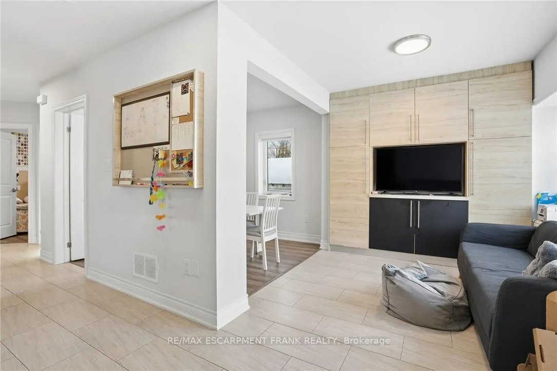Photo 7 of 50 Broadway Avenue, Hamilton, Ainslie Wood — HOMEH