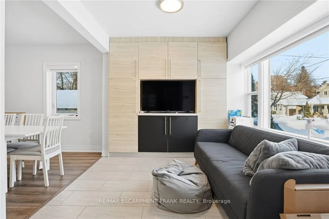 Photo 8 of 50 Broadway Avenue, Hamilton, Ainslie Wood — HOMEH