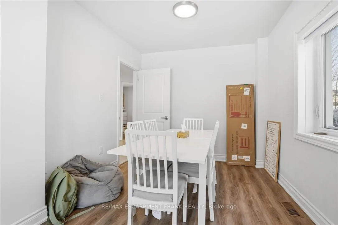 Photo 10 of 50 Broadway Avenue, Hamilton, Ainslie Wood — HOMEH
