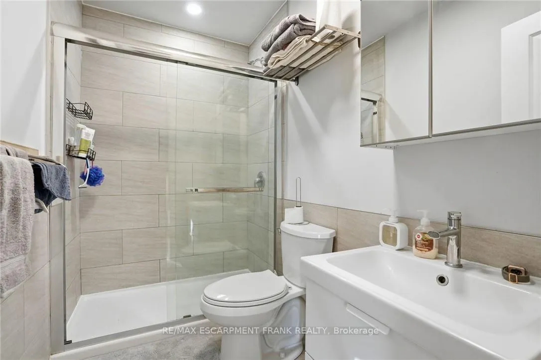 Photo 12 of 50 Broadway Avenue, Hamilton, Ainslie Wood — HOMEH