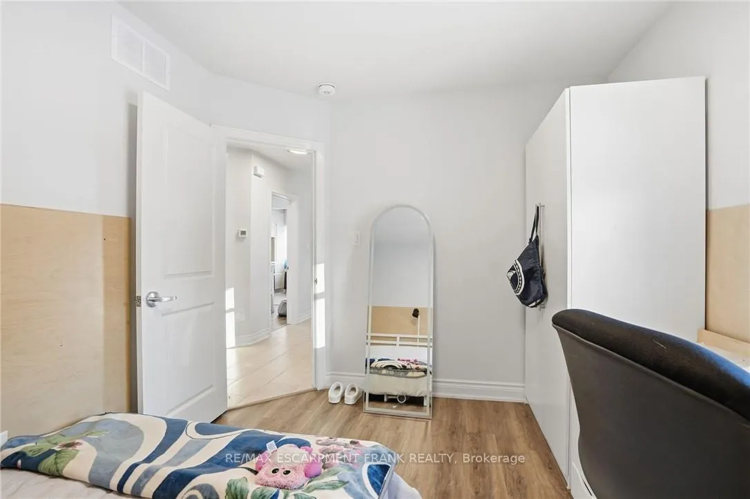 Photo 16 of 50 Broadway Avenue, Hamilton, Ainslie Wood — HOMEH