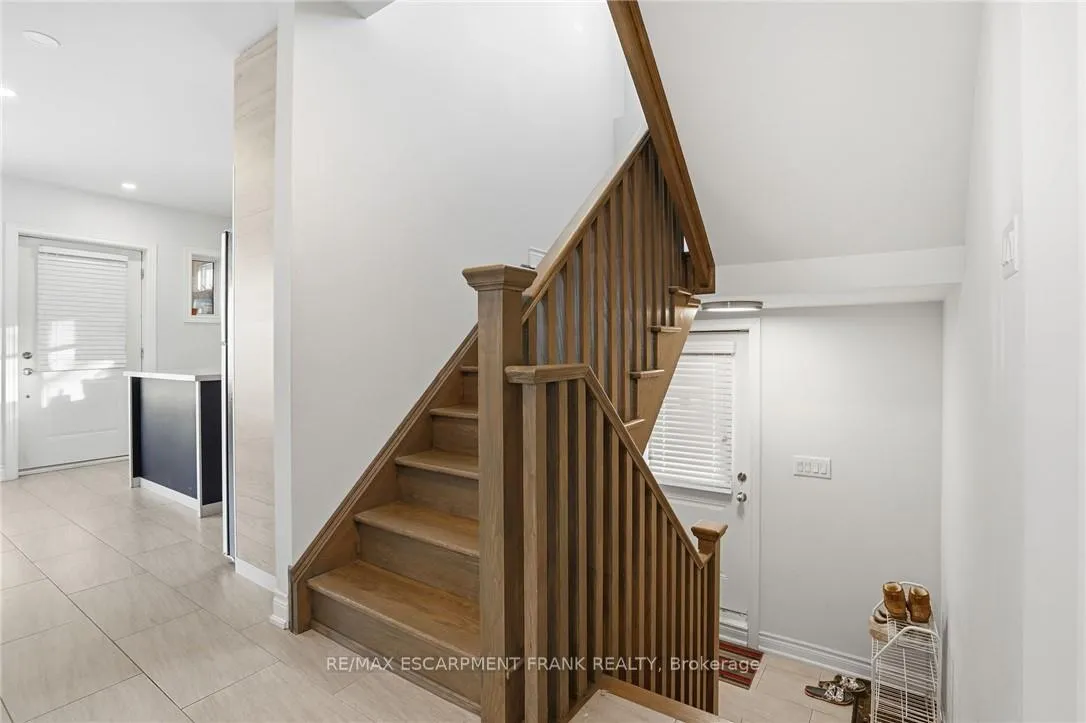 Photo 17 of 50 Broadway Avenue, Hamilton, Ainslie Wood — HOMEH