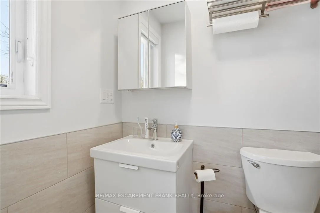 Photo 20 of 50 Broadway Avenue, Hamilton, Ainslie Wood — HOMEH