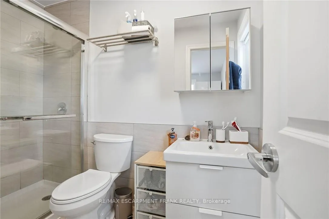 Photo 24 of 50 Broadway Avenue, Hamilton, Ainslie Wood — HOMEH