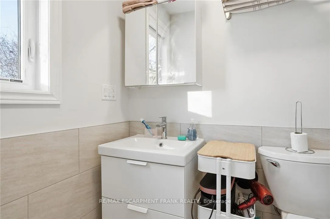Photo 27 of 50 Broadway Avenue, Hamilton, Ainslie Wood — HOMEH