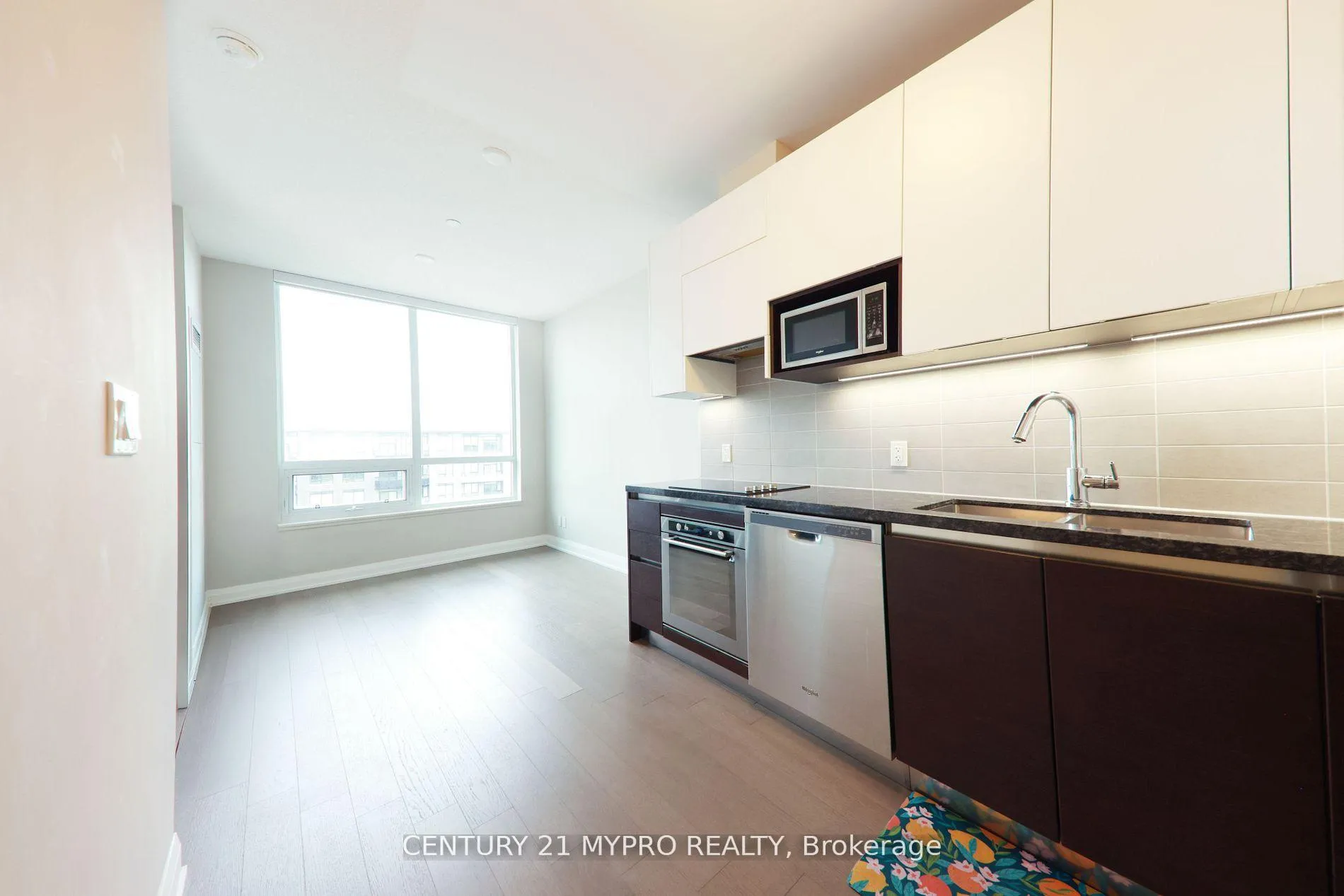 Photo 5 of Unit 917, 15 Water Walk Drive, Markham, Unionville — HOMEH