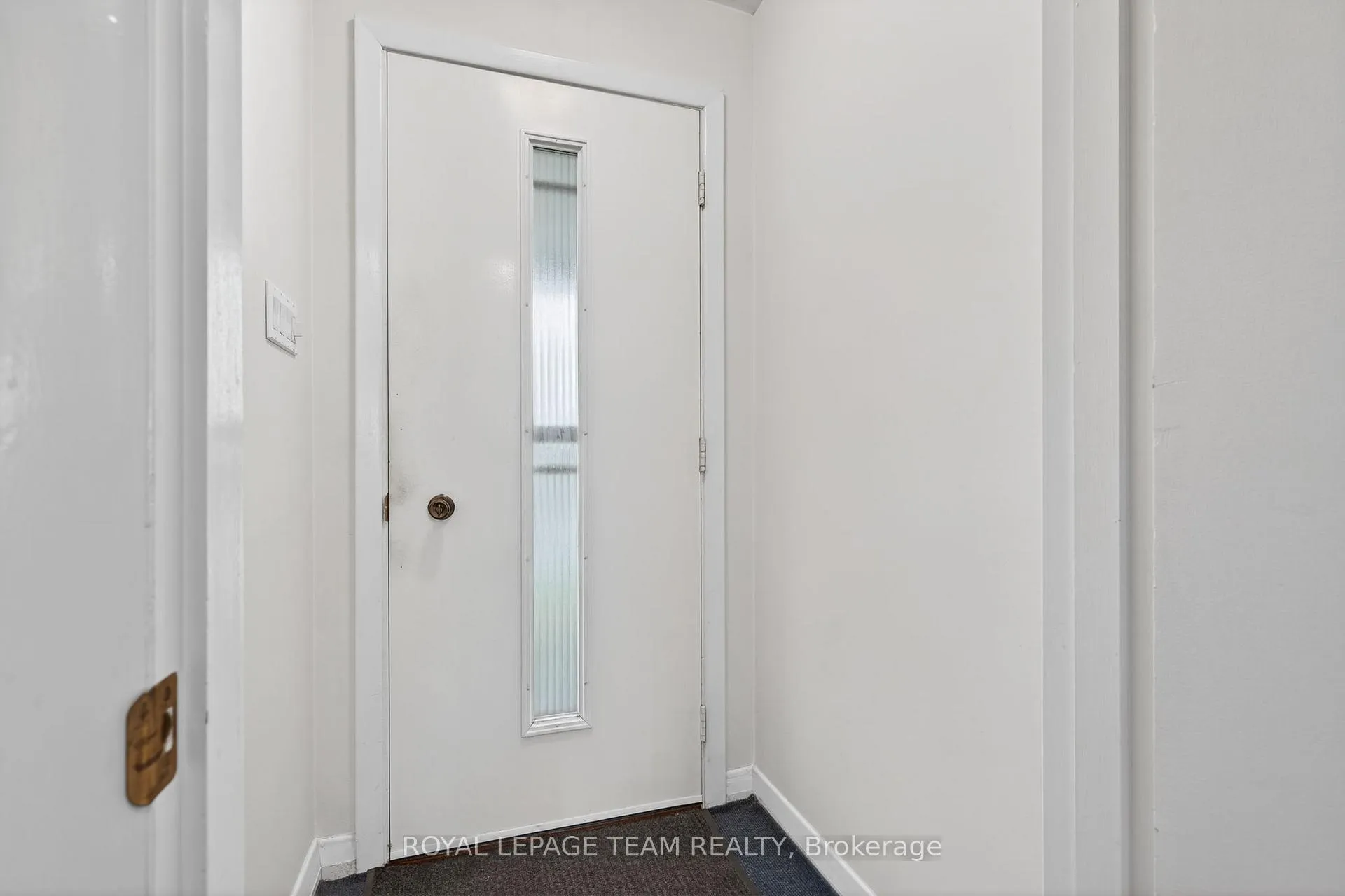 Photo 5 of 15 Donna Street, Ottawa, Meadowlands/Crestview — HOMEH