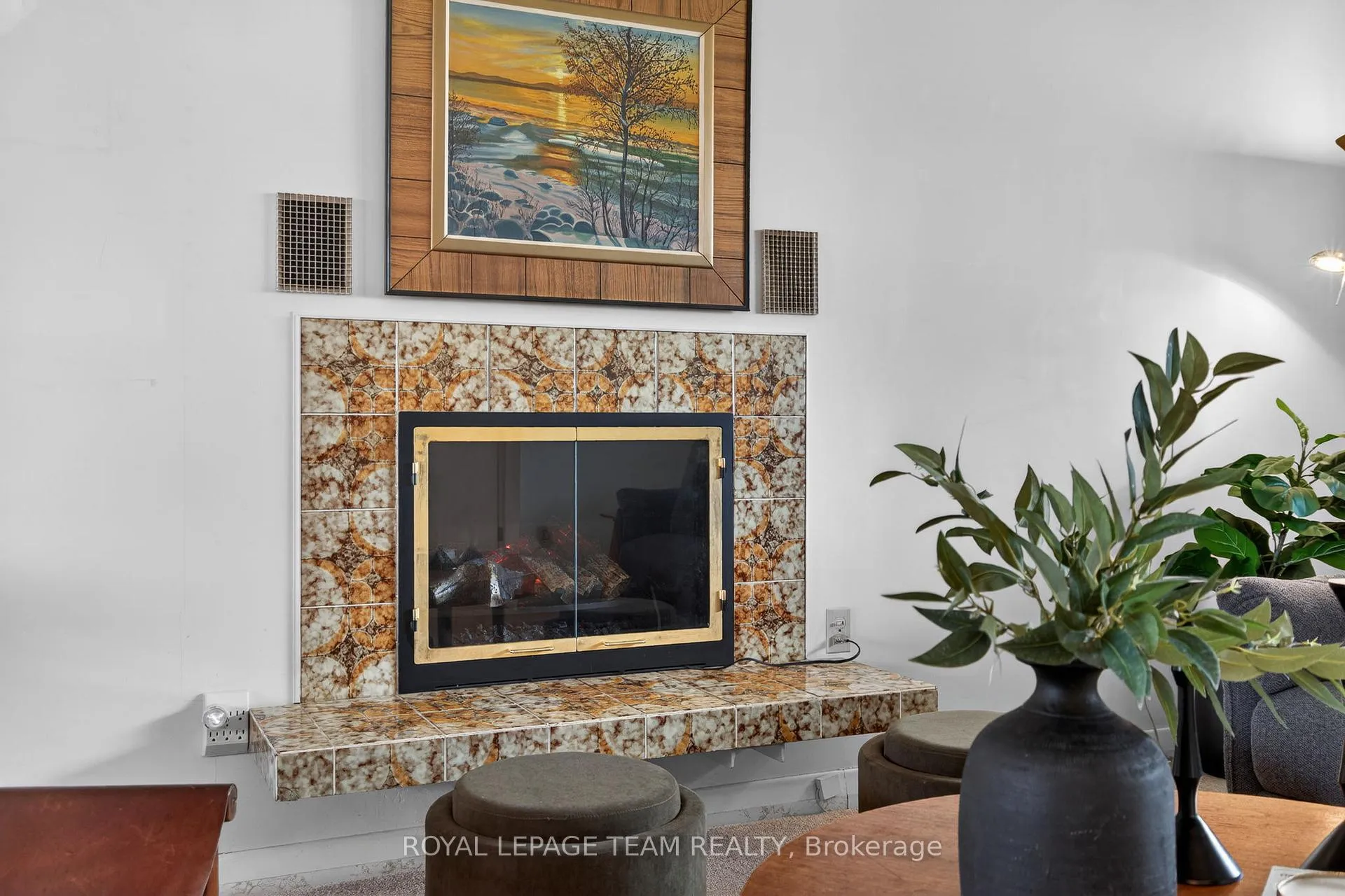 Photo 8 of 15 Donna Street, Ottawa, Meadowlands/Crestview — HOMEH