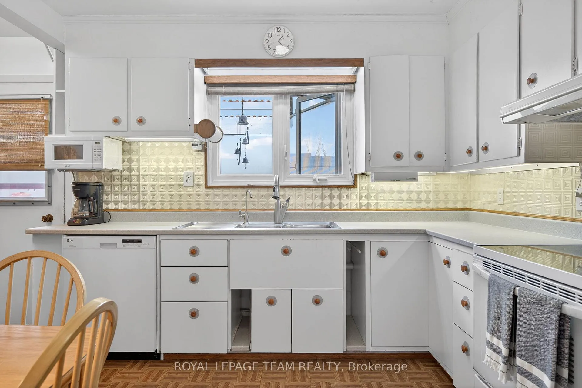 Photo 15 of 15 Donna Street, Ottawa, Meadowlands/Crestview — HOMEH