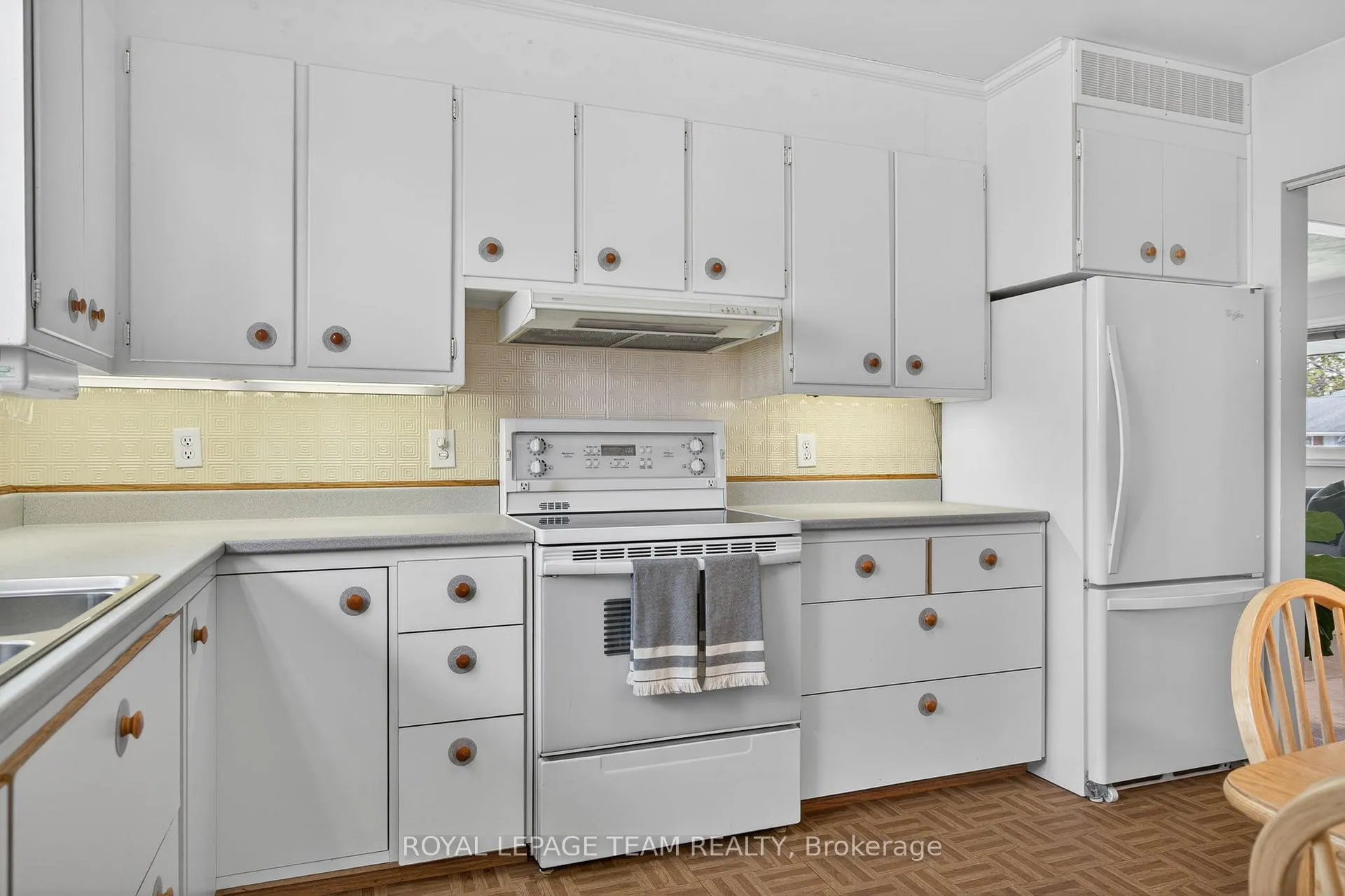 Photo 16 of 15 Donna Street, Ottawa, Meadowlands/Crestview — HOMEH