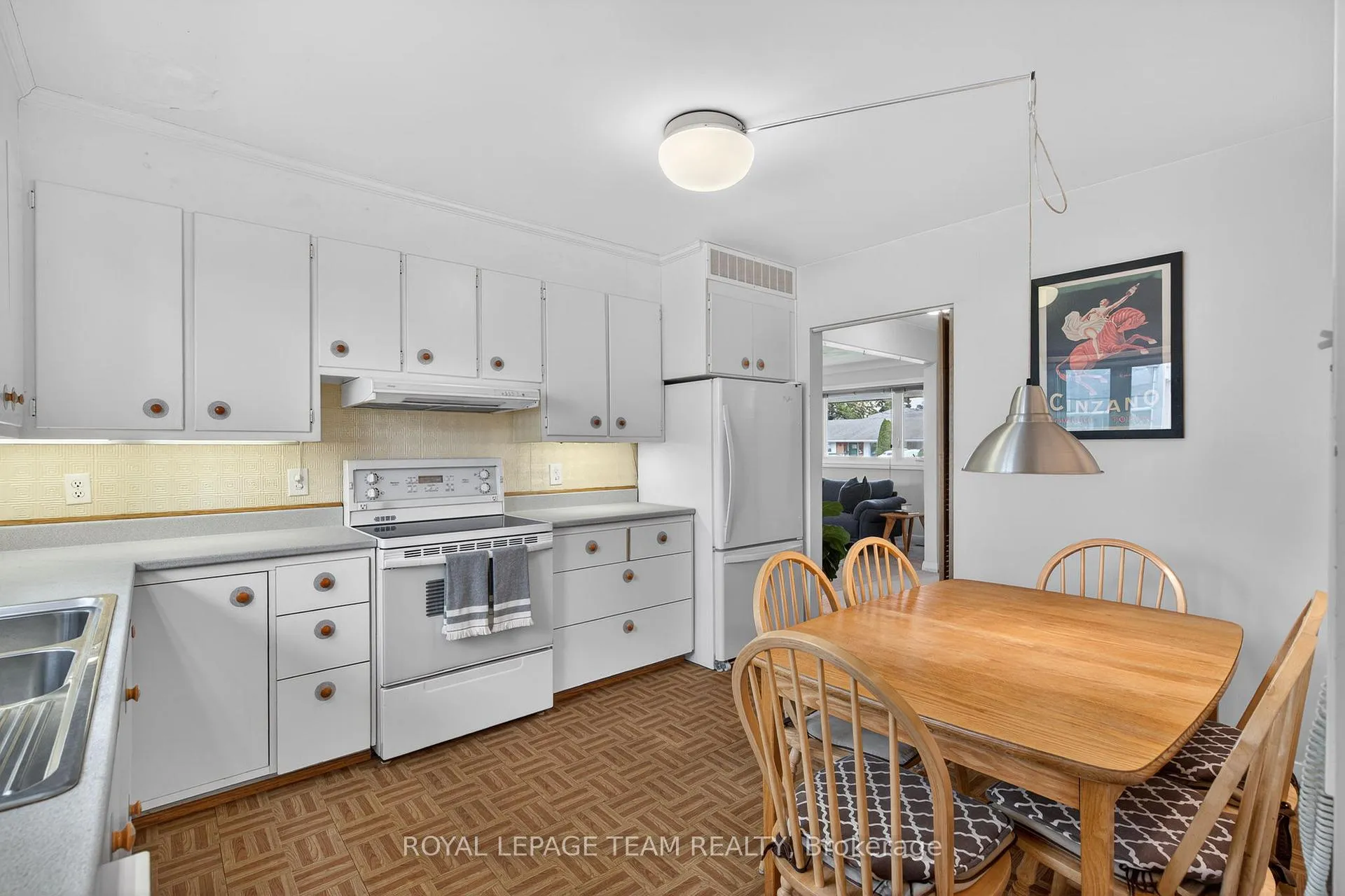 Photo 17 of 15 Donna Street, Ottawa, Meadowlands/Crestview — HOMEH