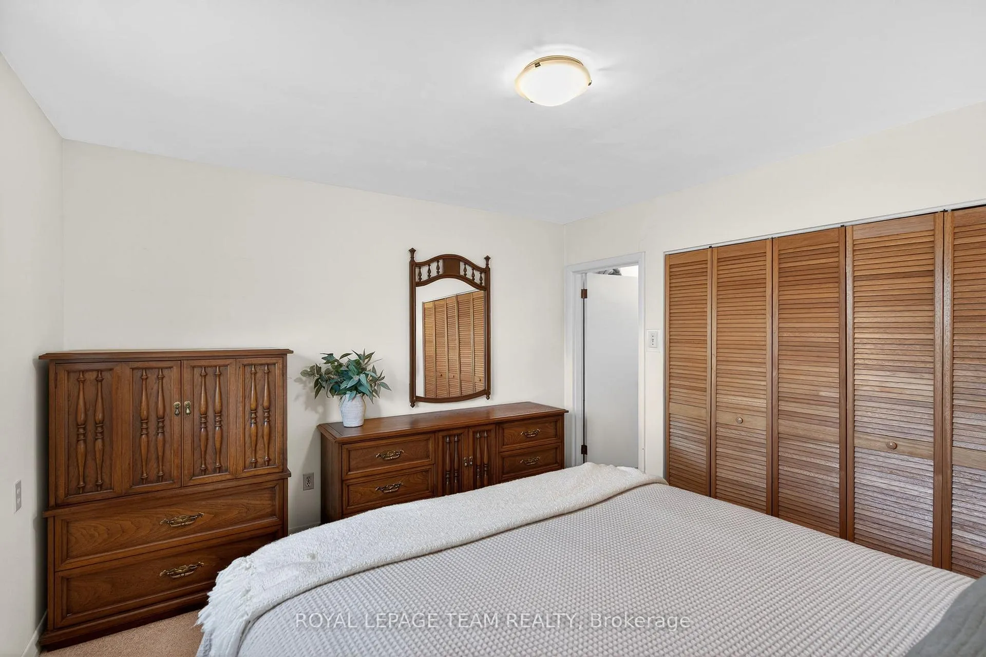 Photo 21 of 15 Donna Street, Ottawa, Meadowlands/Crestview — HOMEH