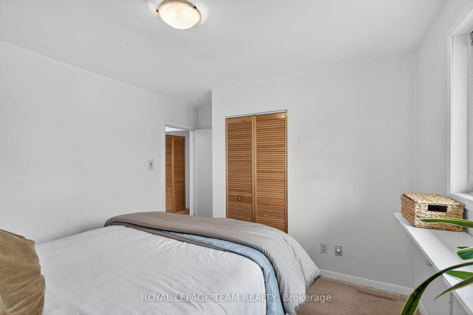 Photo 23 of 15 Donna Street, Ottawa, Meadowlands/Crestview — HOMEH