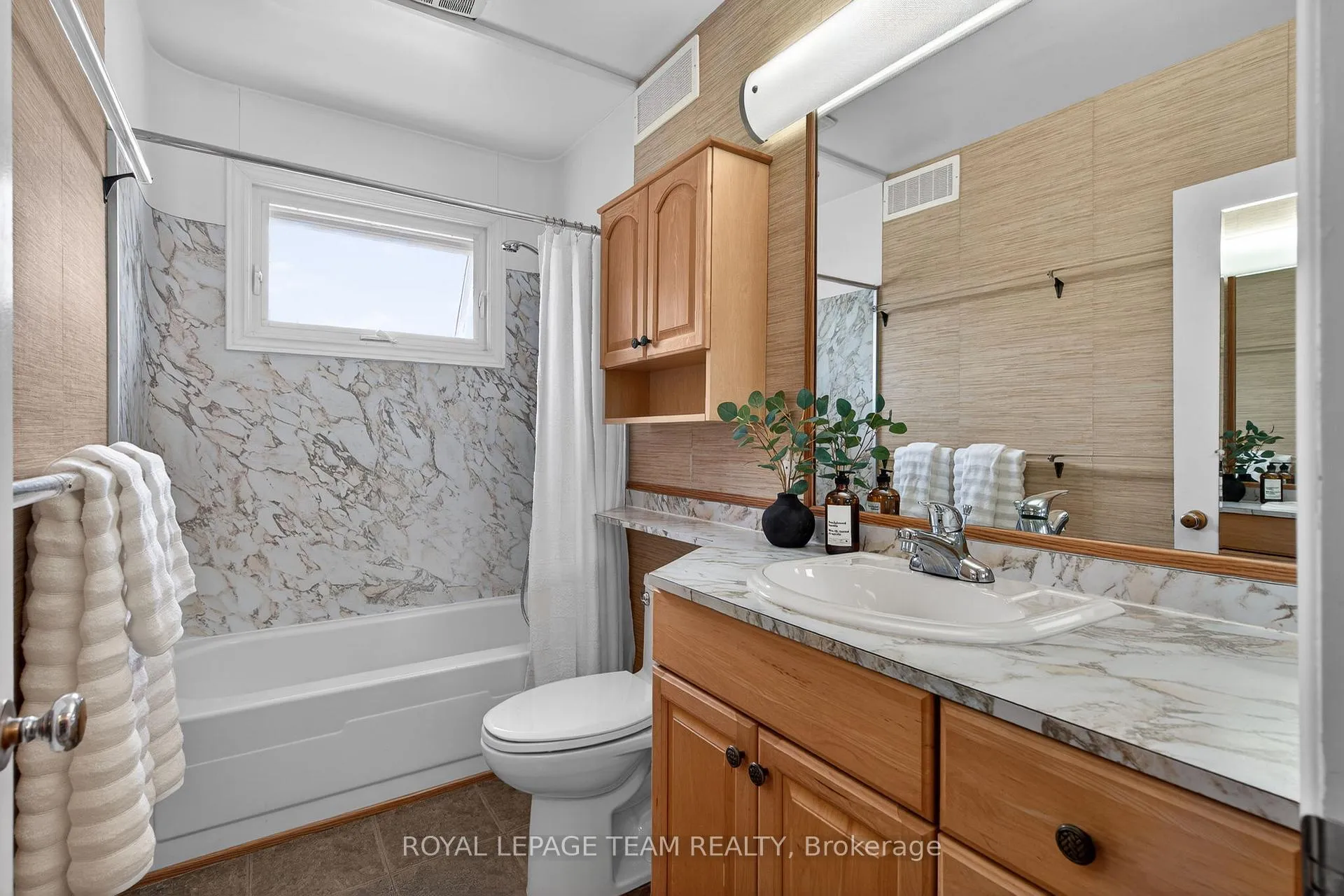 Photo 26 of 15 Donna Street, Ottawa, Meadowlands/Crestview — HOMEH