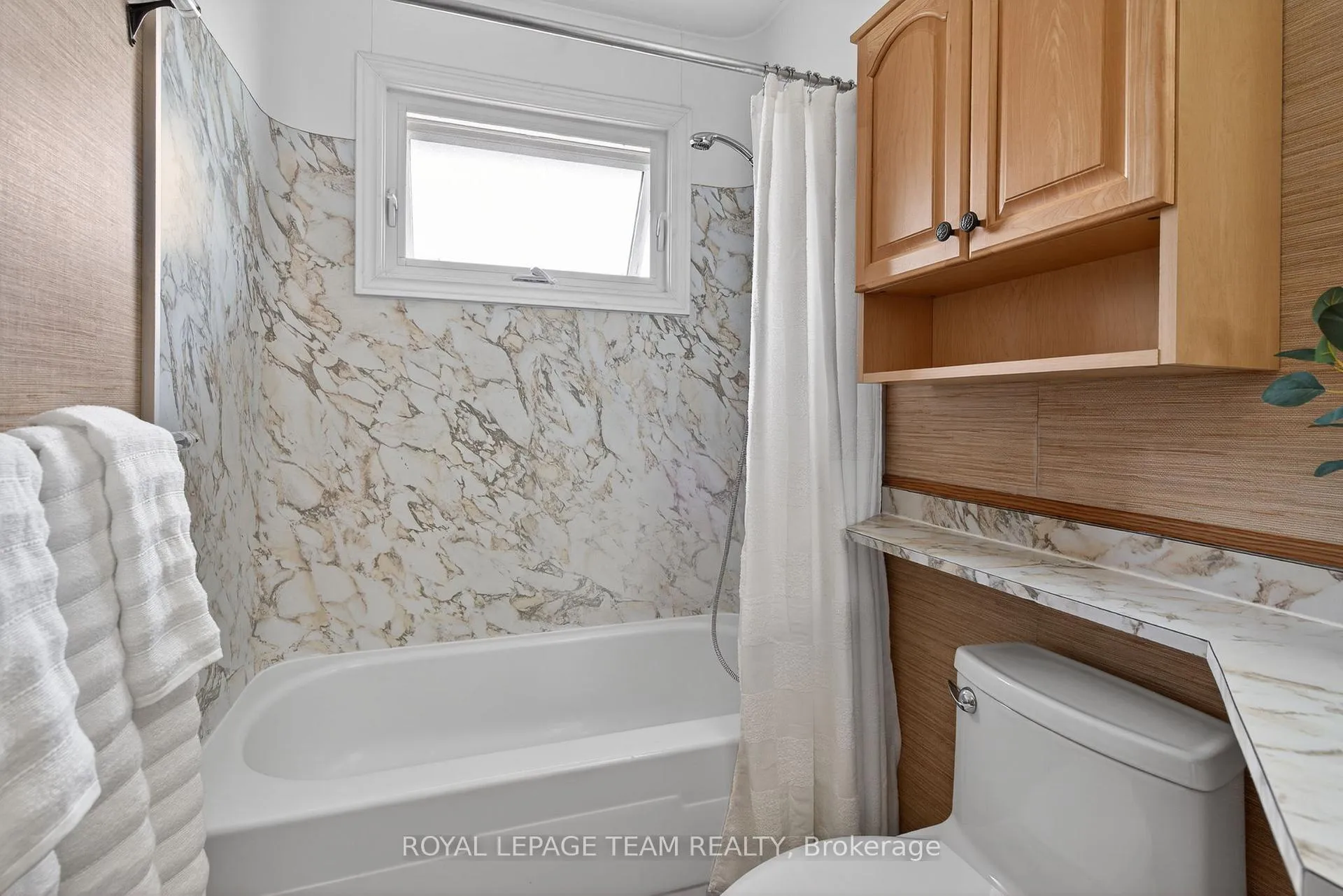 Photo 28 of 15 Donna Street, Ottawa, Meadowlands/Crestview — HOMEH