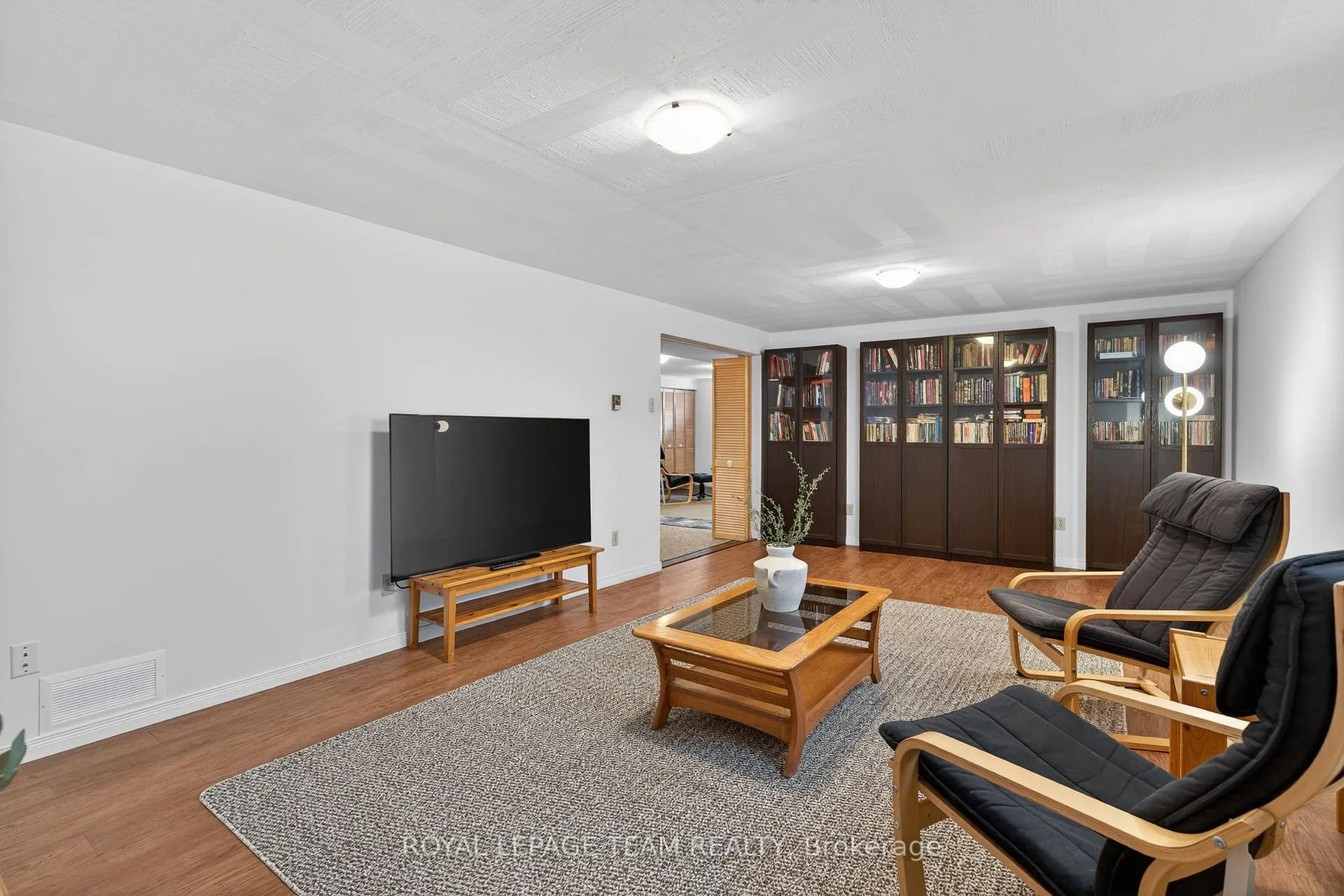 Photo 37 of 15 Donna Street, Ottawa, Meadowlands/Crestview — HOMEH