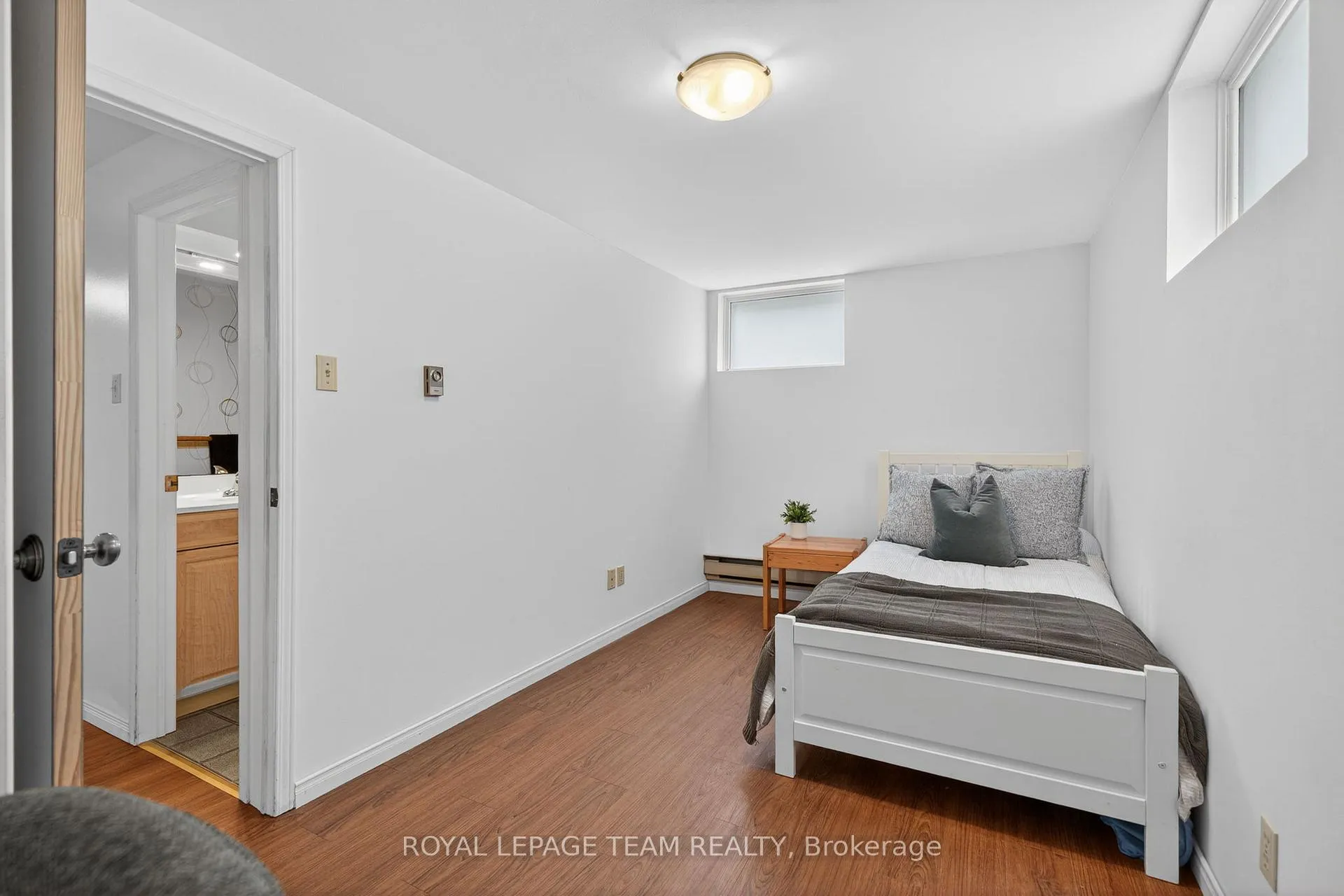 Photo 38 of 15 Donna Street, Ottawa, Meadowlands/Crestview — HOMEH