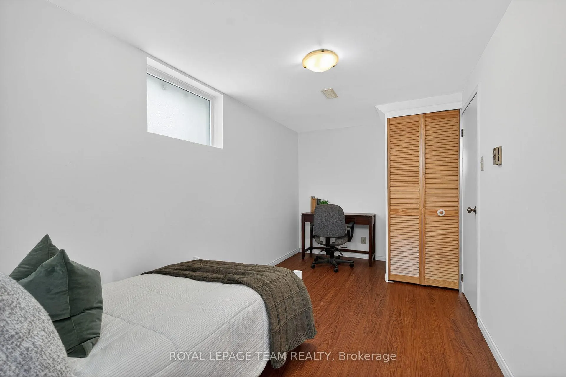 Photo 39 of 15 Donna Street, Ottawa, Meadowlands/Crestview — HOMEH