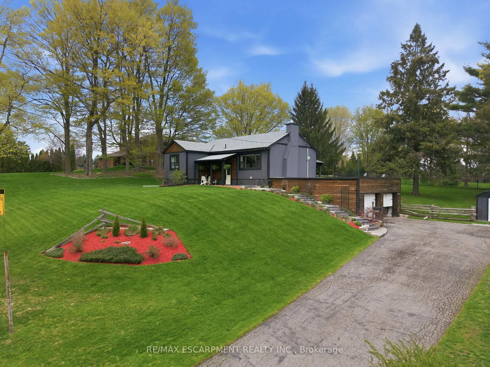 Photo 2 of 577 Harvest Road, Hamilton, Greensville — HOMEH