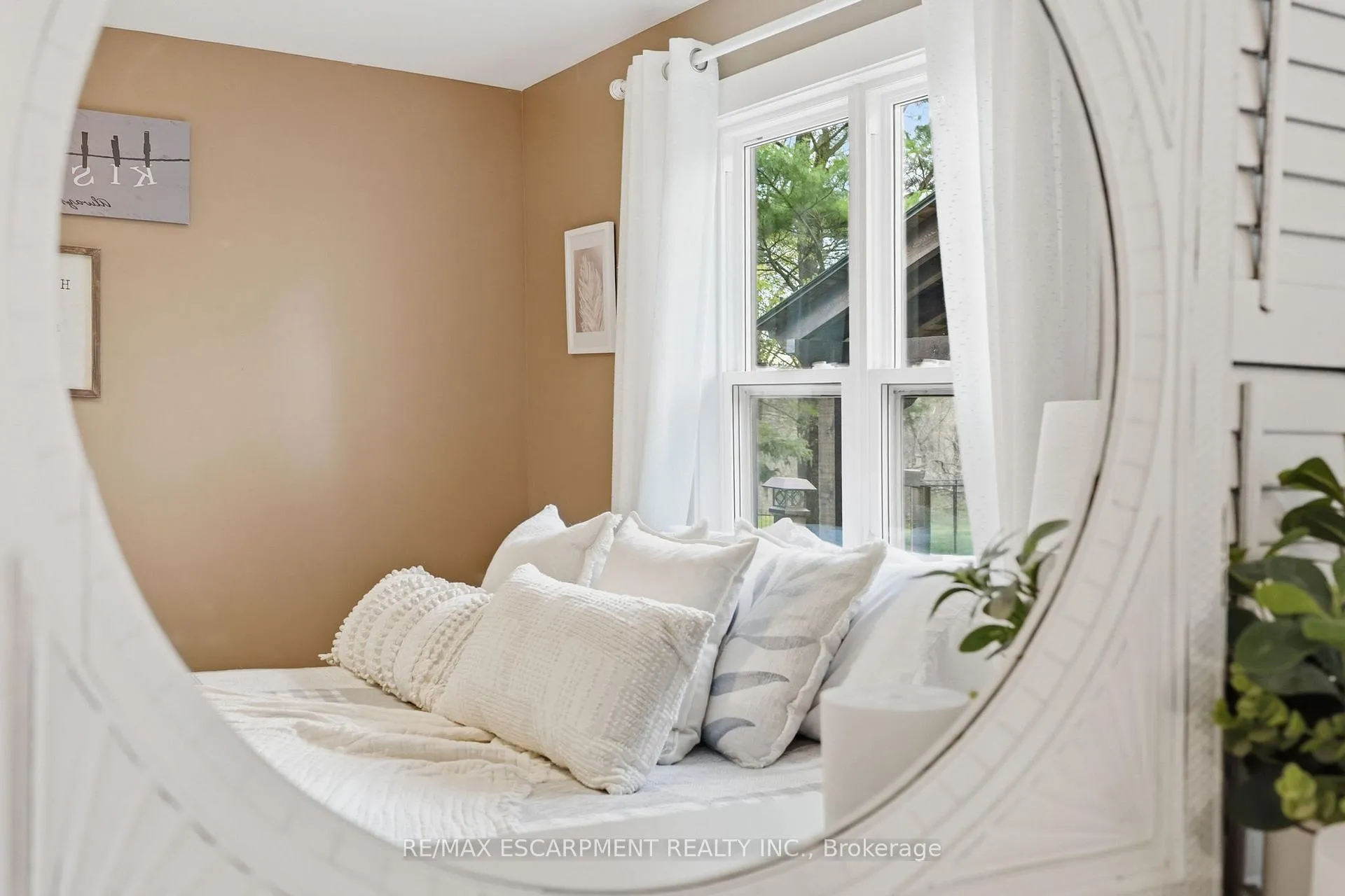 Photo 21 of 577 Harvest Road, Hamilton, Greensville — HOMEH