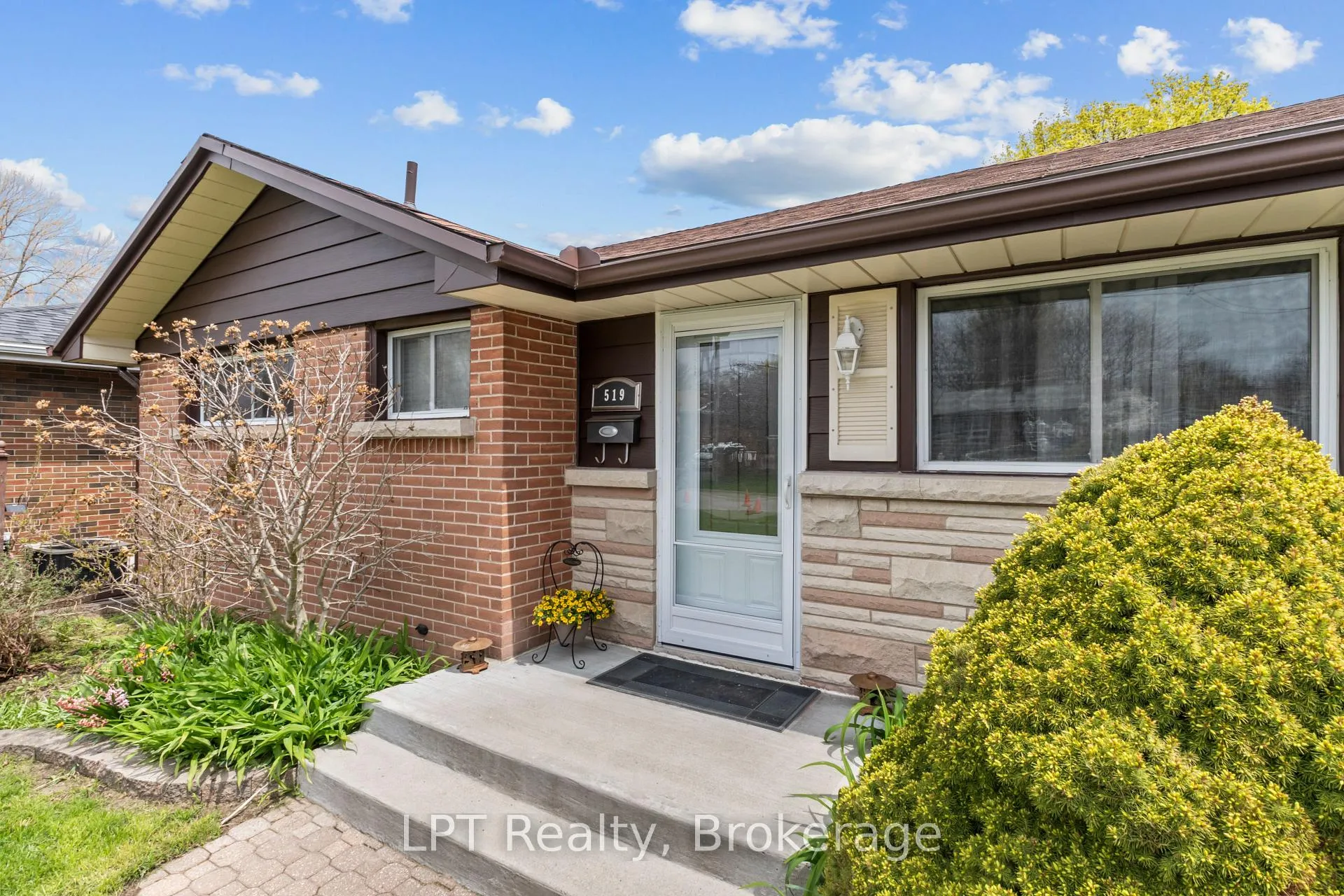Photo 3 of 519 Rosmere Street, Oshawa, McLaughlin — HOMEH