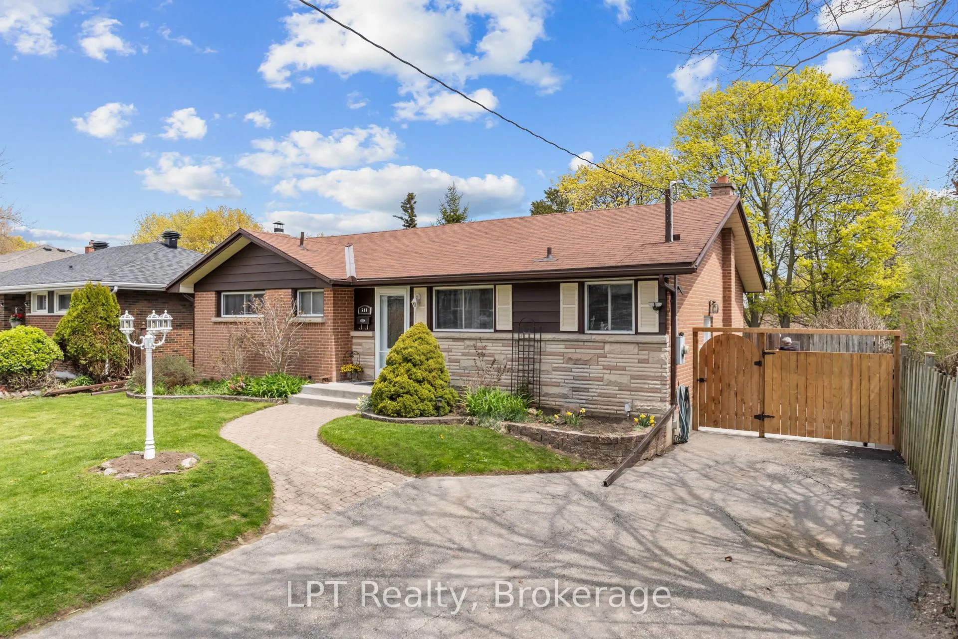 Photo 4 of 519 Rosmere Street, Oshawa, McLaughlin — HOMEH