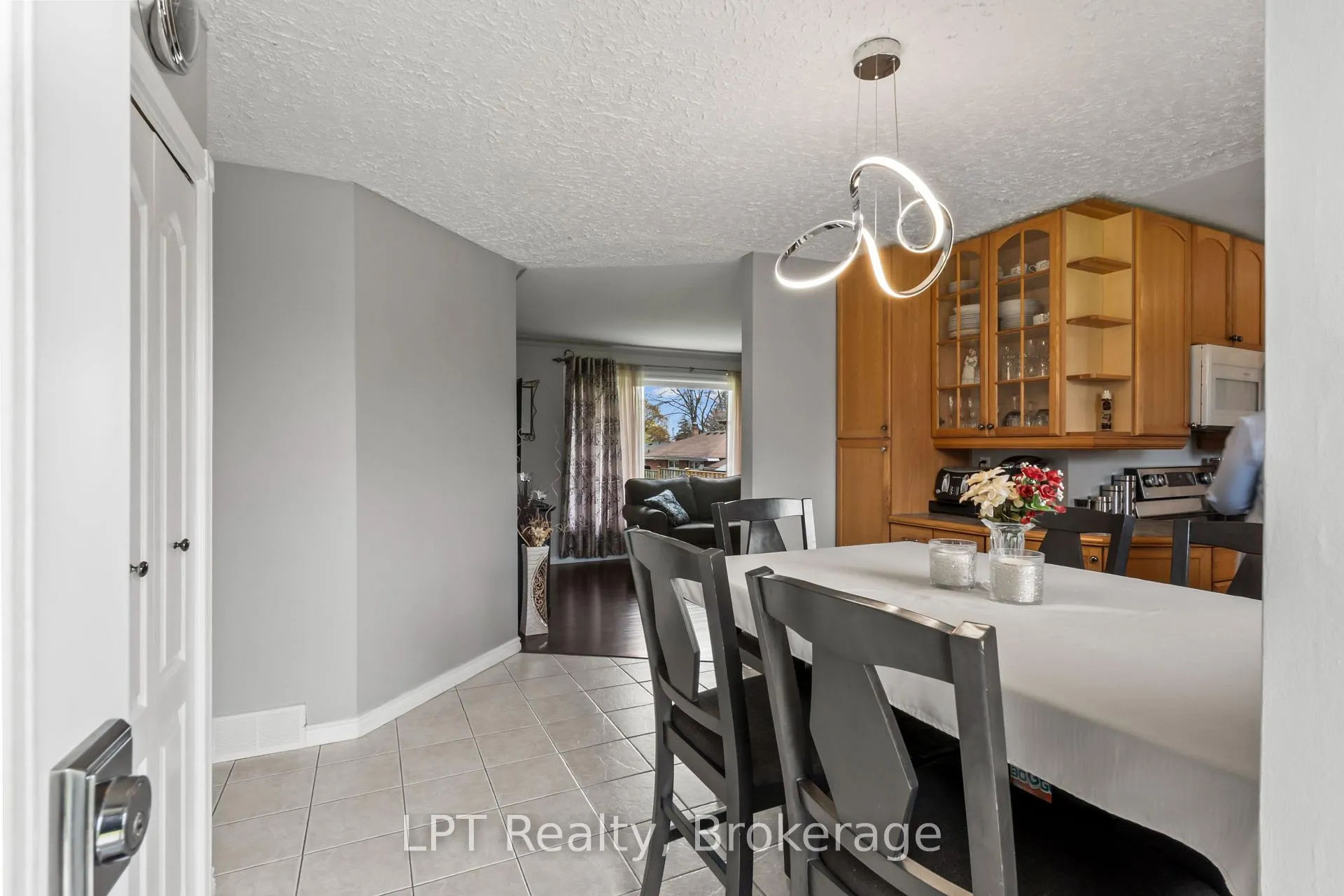 Photo 6 of 519 Rosmere Street, Oshawa, McLaughlin — HOMEH