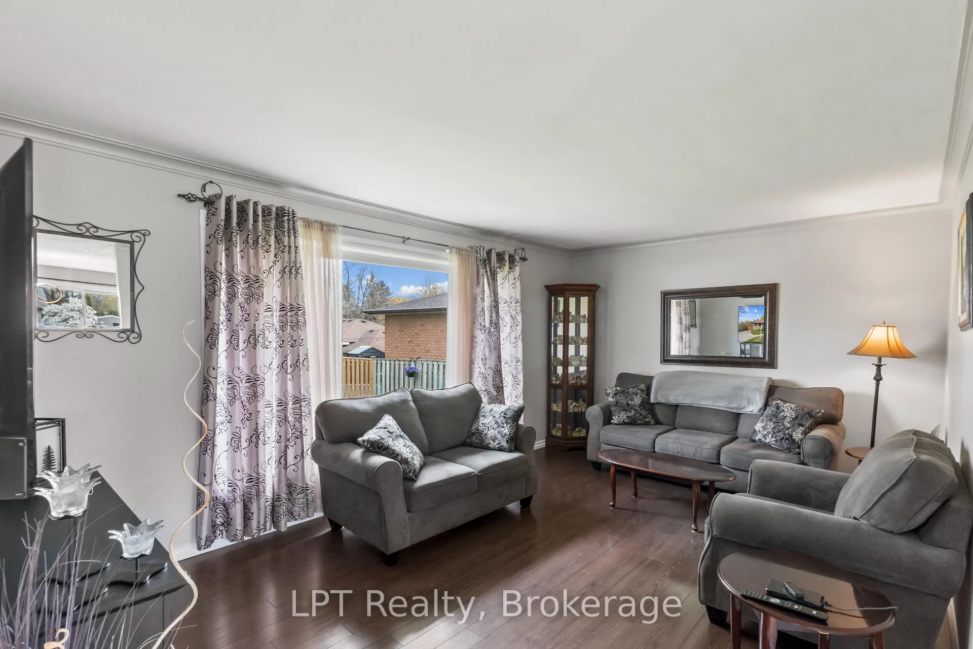 Photo 8 of 519 Rosmere Street, Oshawa, McLaughlin — HOMEH