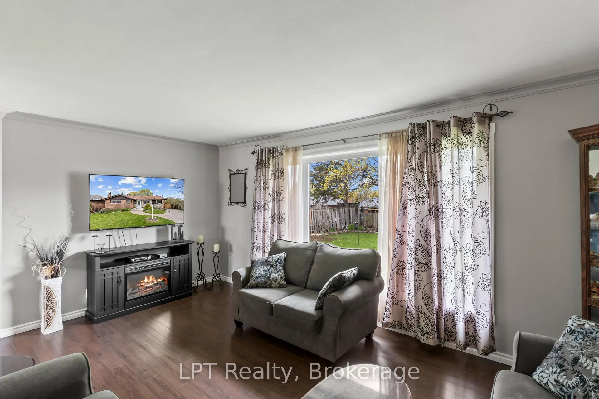 Photo 10 of 519 Rosmere Street, Oshawa, McLaughlin — HOMEH