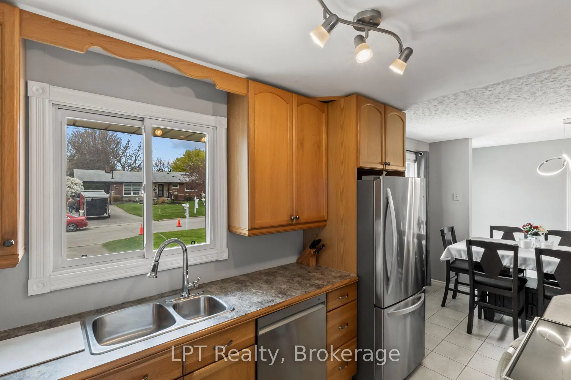 Photo 15 of 519 Rosmere Street, Oshawa, McLaughlin — HOMEH