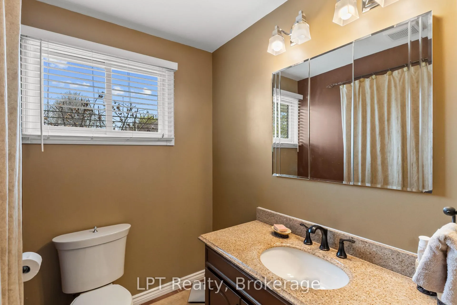 Photo 18 of 519 Rosmere Street, Oshawa, McLaughlin — HOMEH