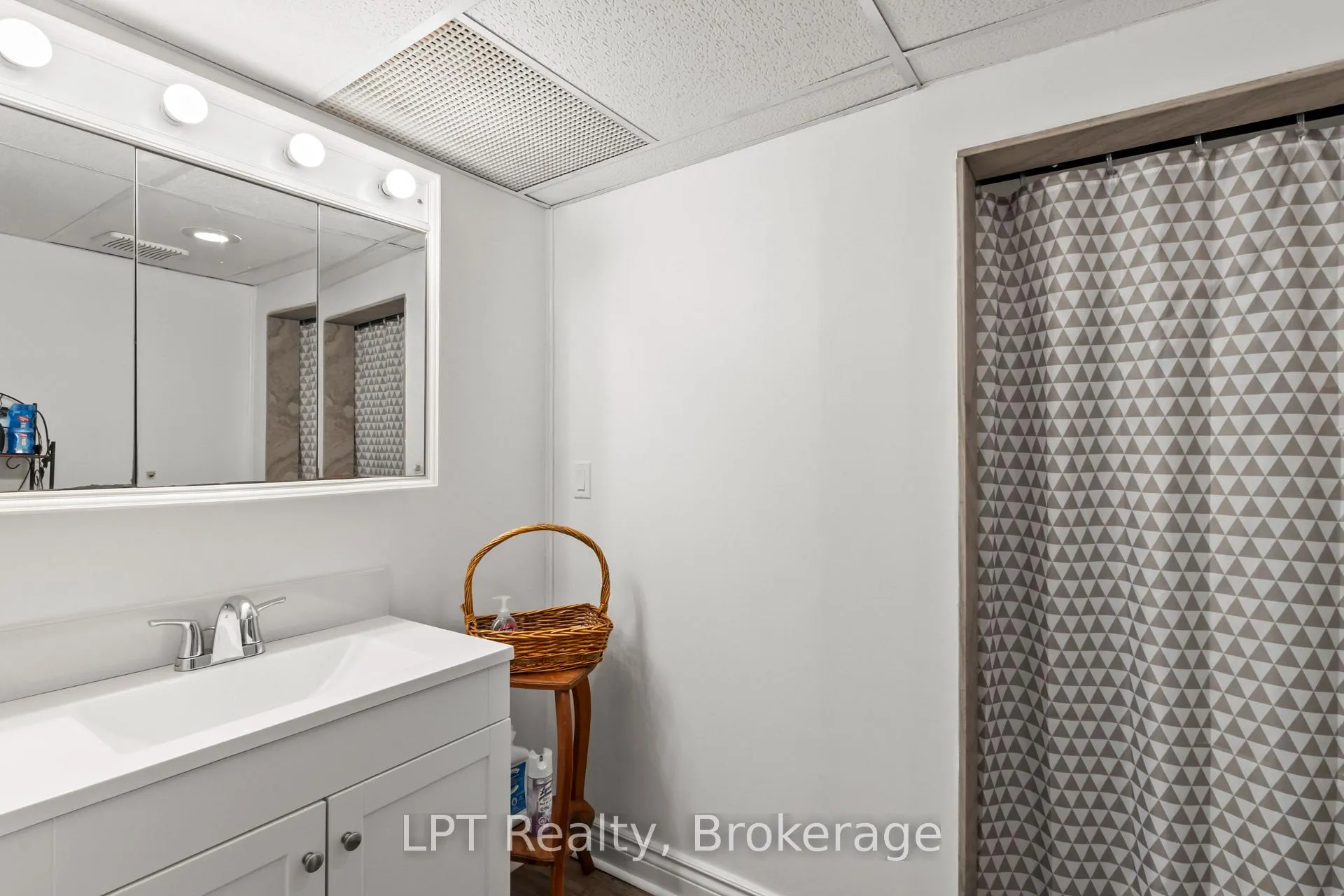 Photo 36 of 519 Rosmere Street, Oshawa, McLaughlin — HOMEH