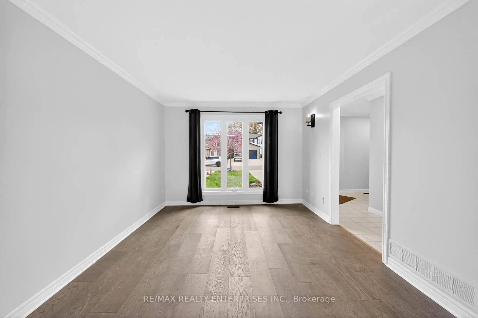 Photo 4 of 46 Robson Crescent, Hamilton, Randall — HOMEH