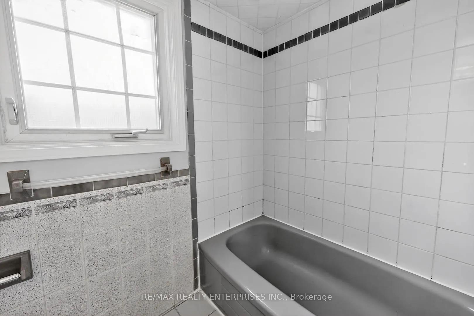 Photo 20 of 46 Robson Crescent, Hamilton, Randall — HOMEH