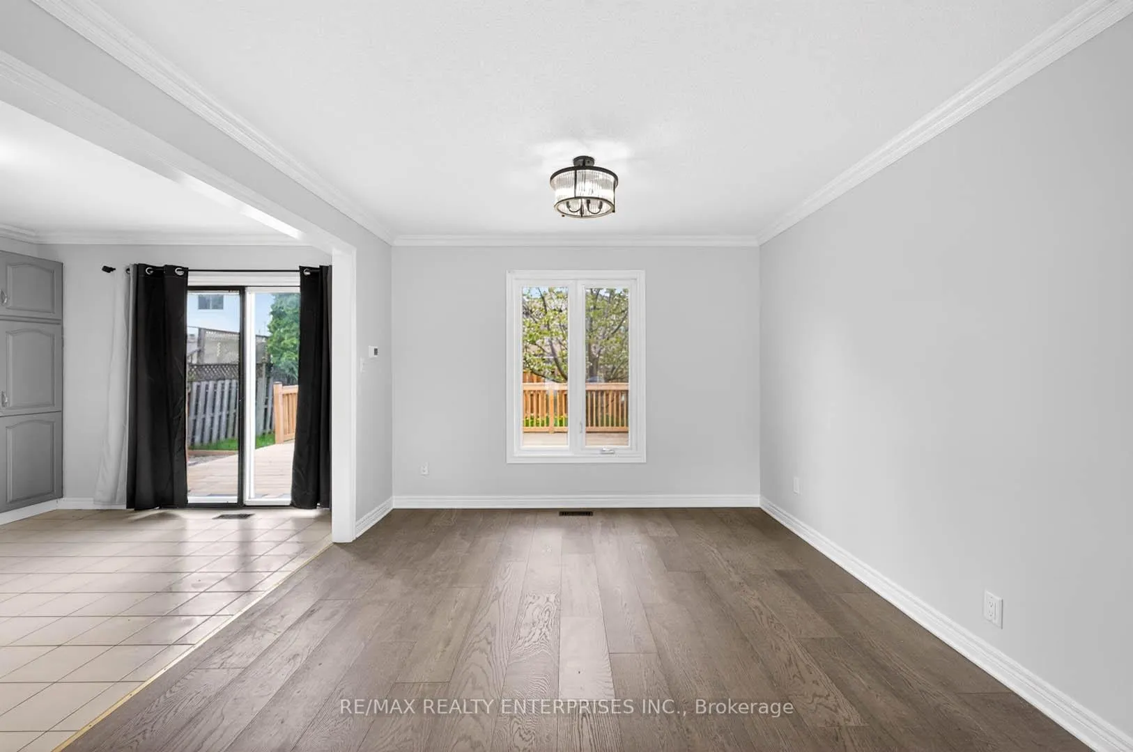 Photo 23 of 46 Robson Crescent, Hamilton, Randall — HOMEH