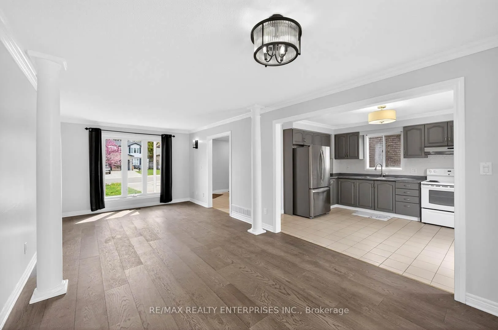 Photo 24 of 46 Robson Crescent, Hamilton, Randall — HOMEH