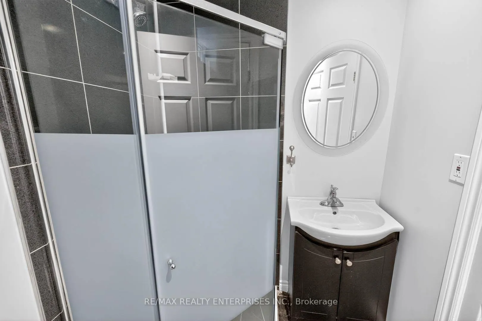 Photo 35 of 46 Robson Crescent, Hamilton, Randall — HOMEH