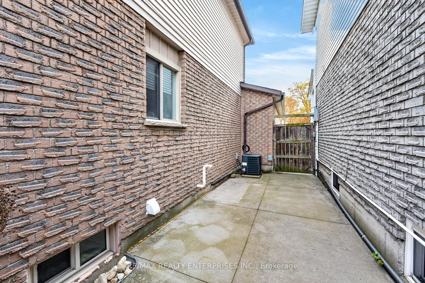 Photo 43 of 46 Robson Crescent, Hamilton, Randall — HOMEH