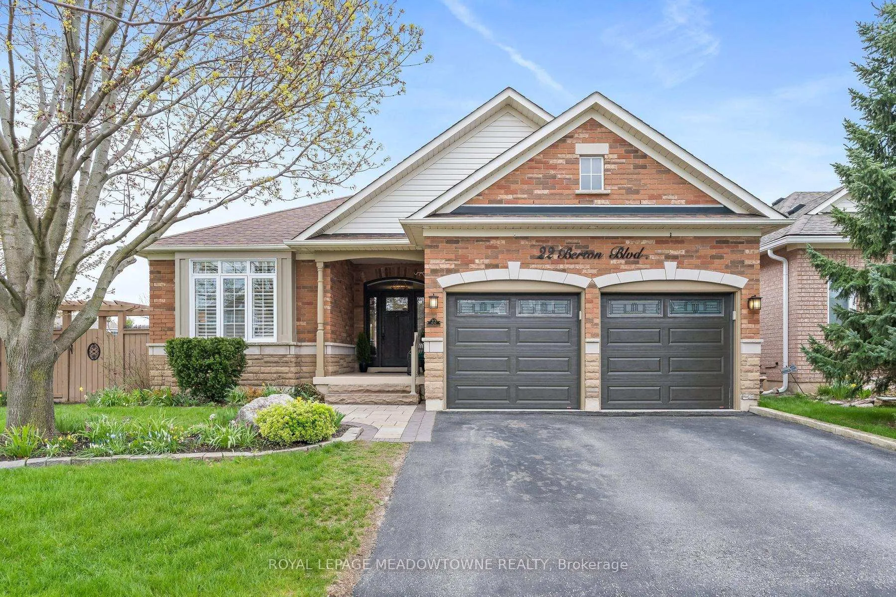 Photo 1 of 22 Berton Boulevard, Halton Hills, Georgetown — HOMEH