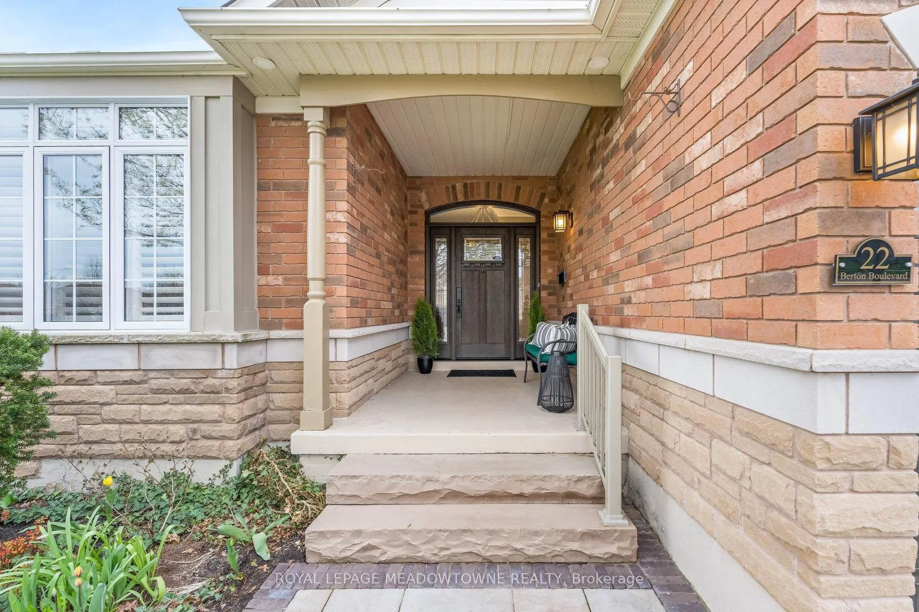 Photo 2 of 22 Berton Boulevard, Halton Hills, Georgetown — HOMEH