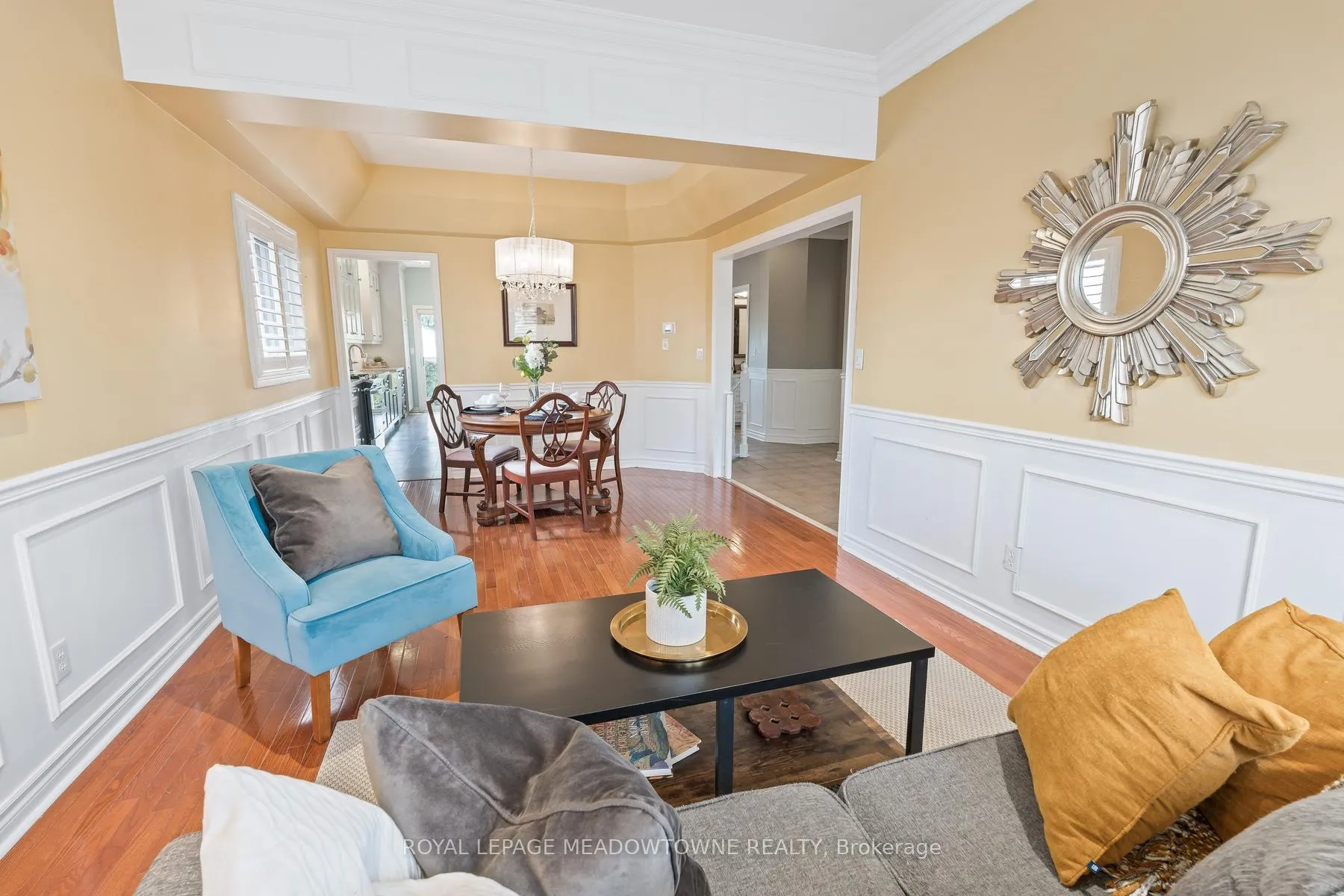 Photo 4 of 22 Berton Boulevard, Halton Hills, Georgetown — HOMEH