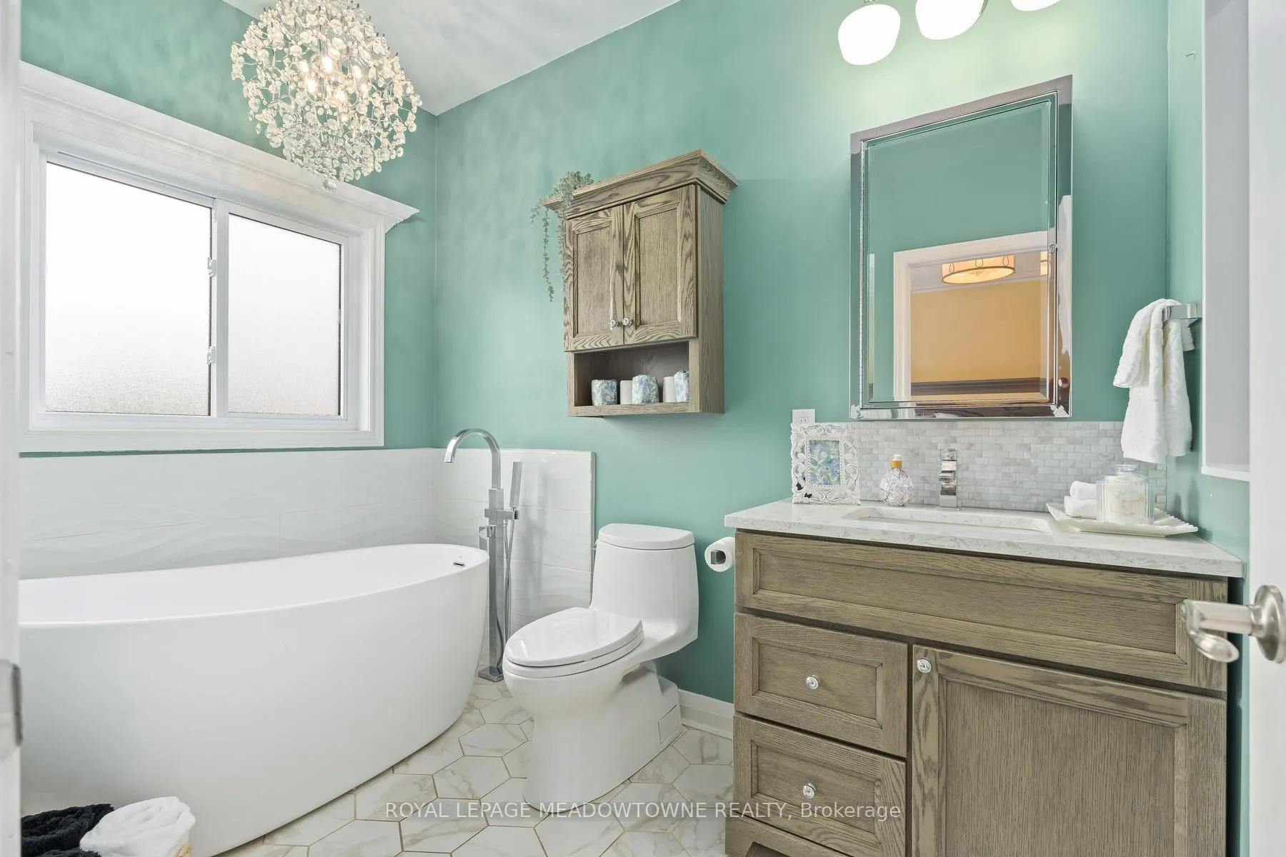 Photo 16 of 22 Berton Boulevard, Halton Hills, Georgetown — HOMEH