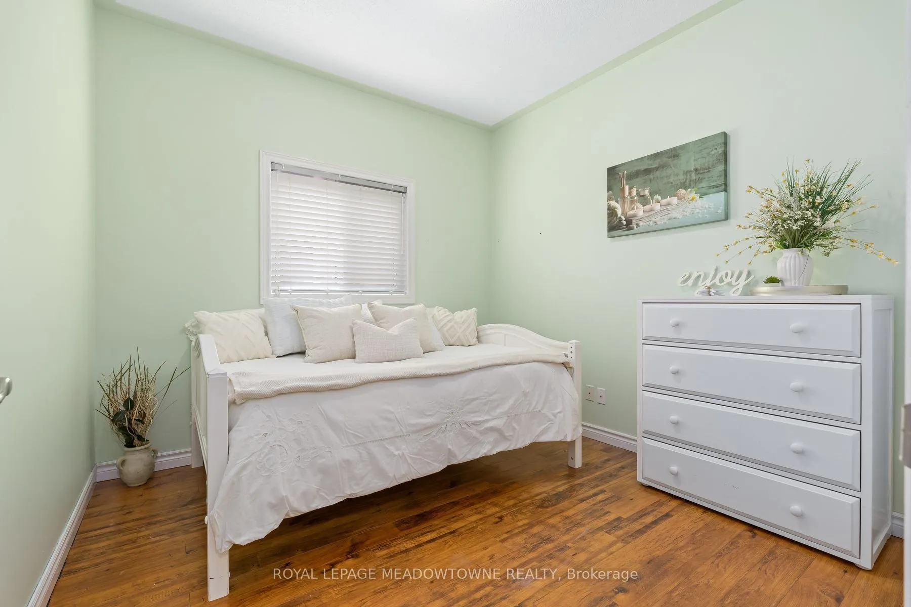 Photo 20 of 22 Berton Boulevard, Halton Hills, Georgetown — HOMEH