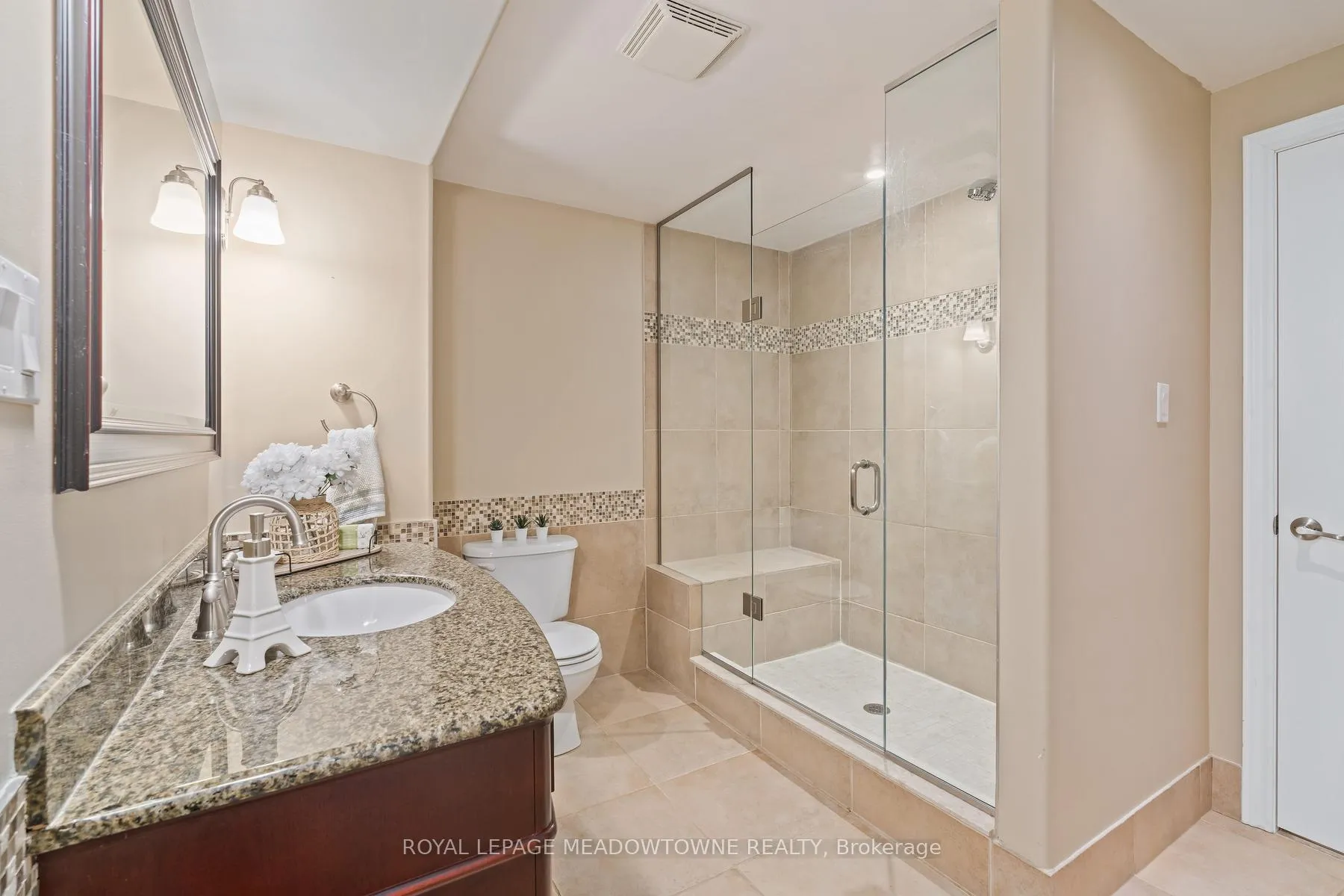 Photo 31 of 22 Berton Boulevard, Halton Hills, Georgetown — HOMEH