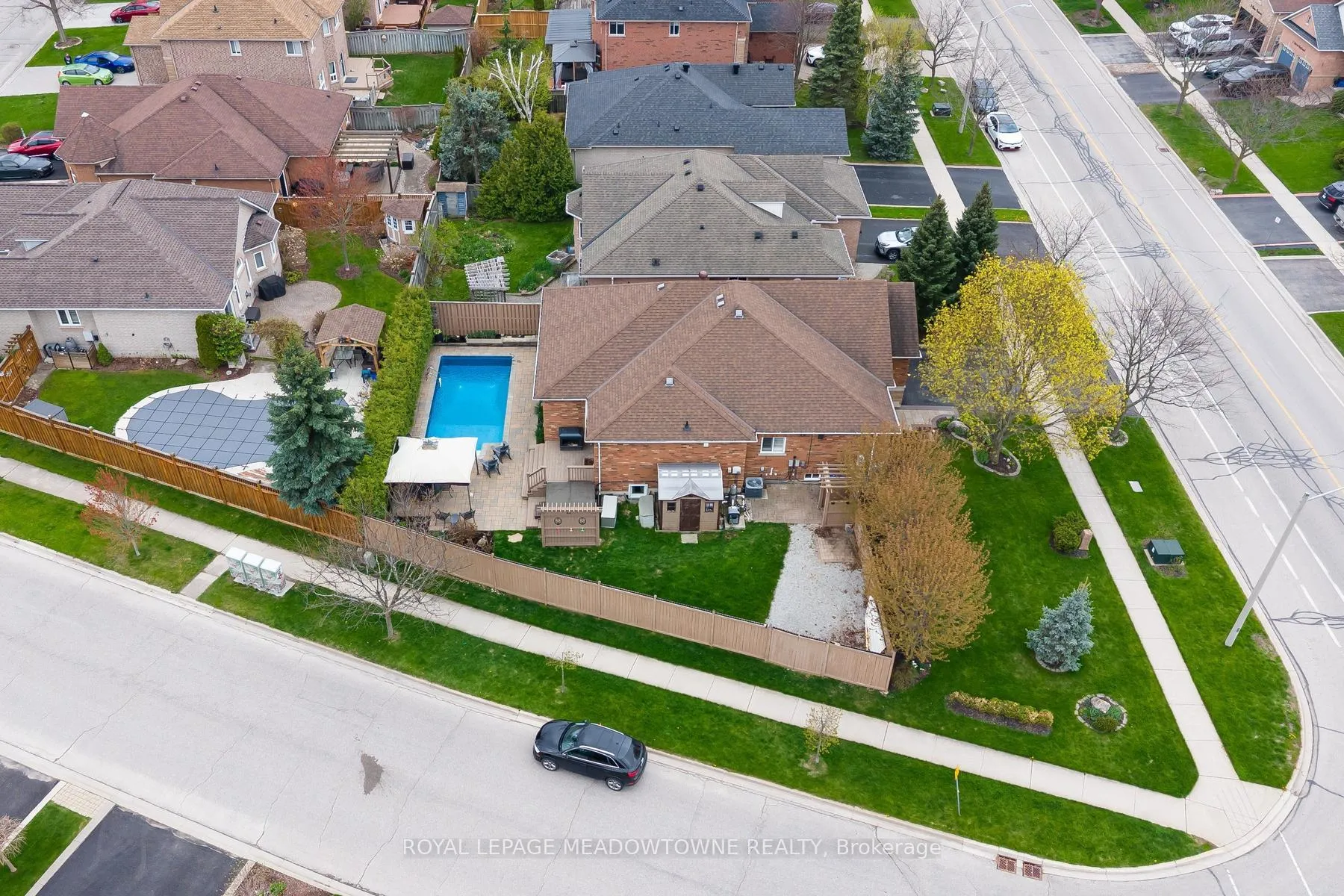 Photo 43 of 22 Berton Boulevard, Halton Hills, Georgetown — HOMEH